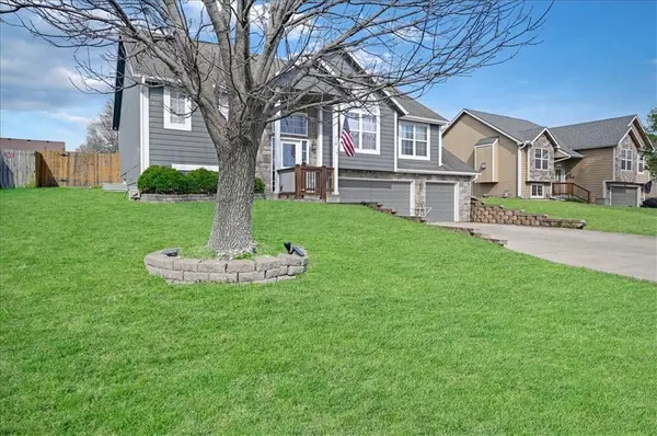 218 S Melrose LN, Tonganoxie, KS 66086
