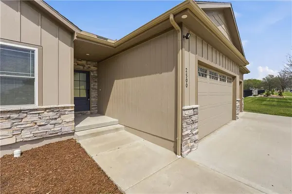 2500 Burris DR, Harrisonville, MO 64701