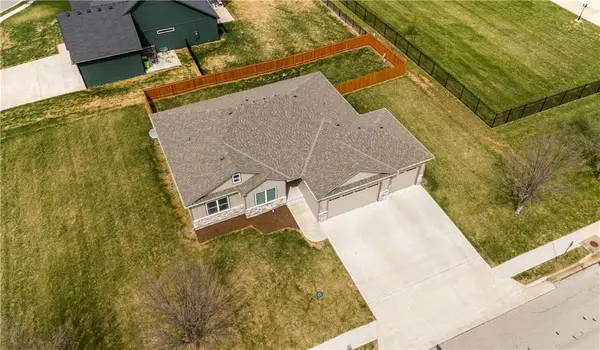 2500 Burris DR, Harrisonville, MO 64701