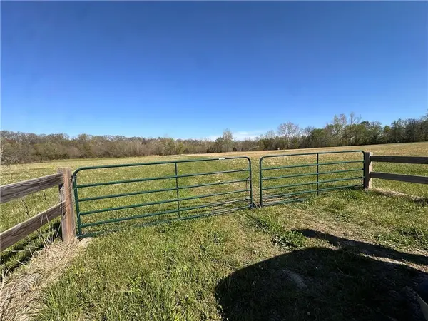 925 s 82 HWY, El Dorado Springs, MO 64744