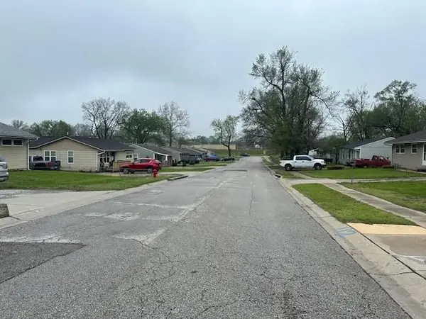 112 Hollywood BLVD, Belton, MO 64012