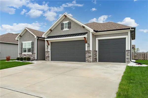 228 SW Davenport DR, Blue Springs, MO 64014