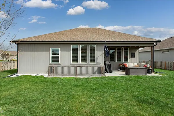 228 SW Davenport DR, Blue Springs, MO 64014