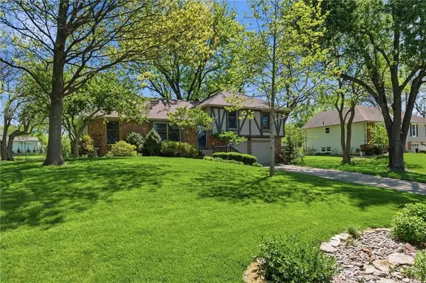 16537 Glenwood ST, Stilwell, KS 66085
