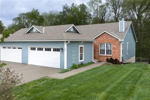 361 E 12th ST,  Tonganoxie,  KS 66086