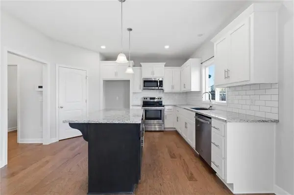 12434 Live Oak CIR, Peculiar, MO 64078