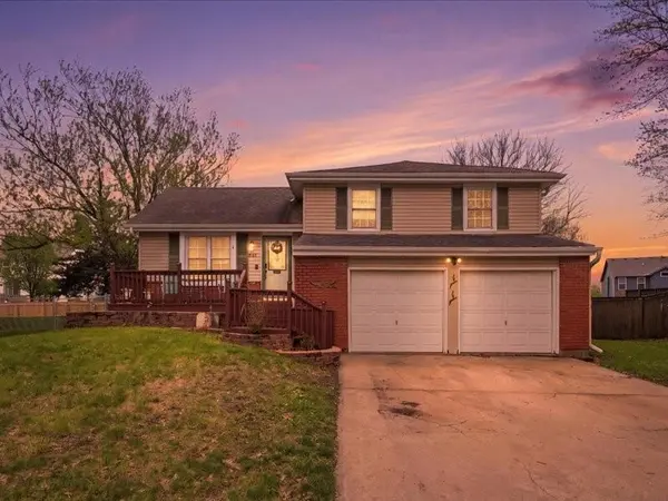 813 Valerie LN, Gardner, KS 66030