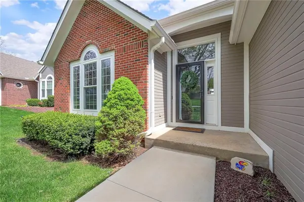 13733 Pembroke CIR, Leawood, KS 66224