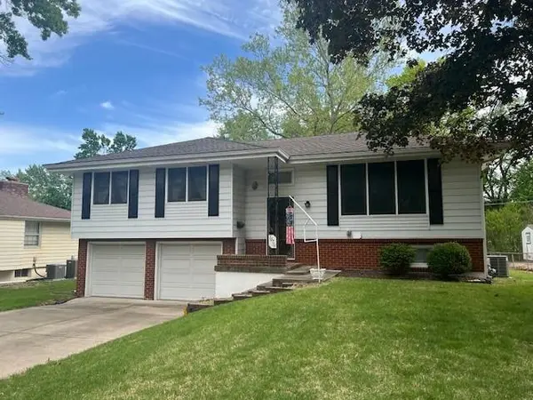 10711 W 92nd ST, Overland Park, KS 66214