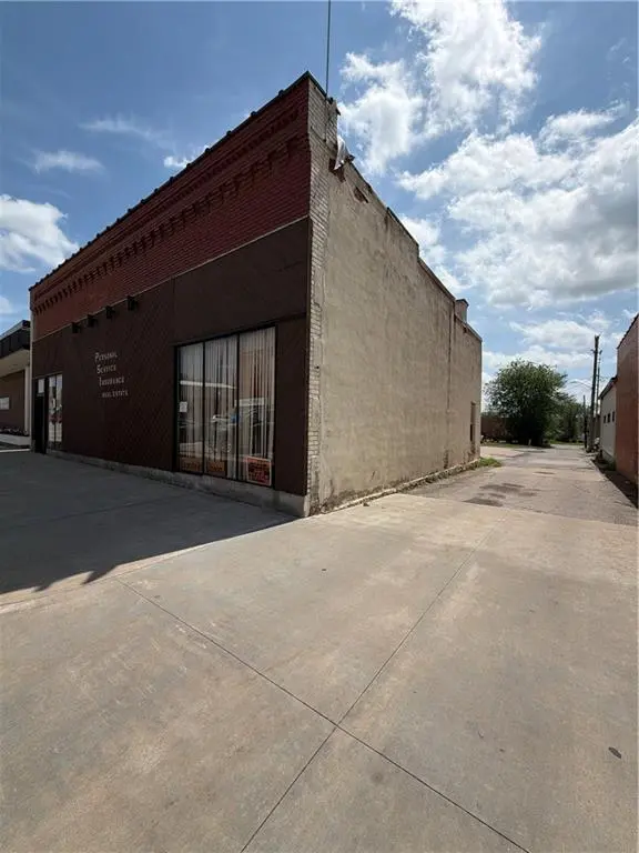715 Bridge St ST, Humboldt, KS 66755