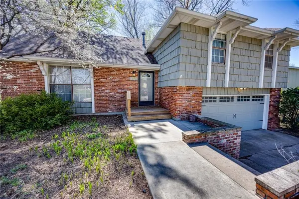 3421 W 10th PL, Lawrence, KS 66049
