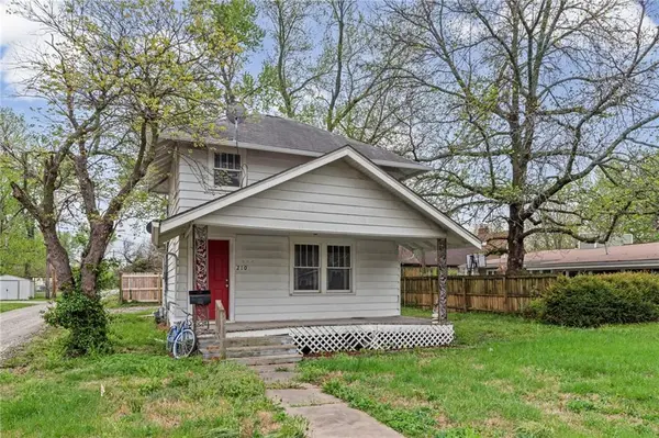 210 E 12th ST, Ottawa, KS 66067