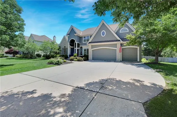 5013 W 150TH ST, Leawood, KS 66224