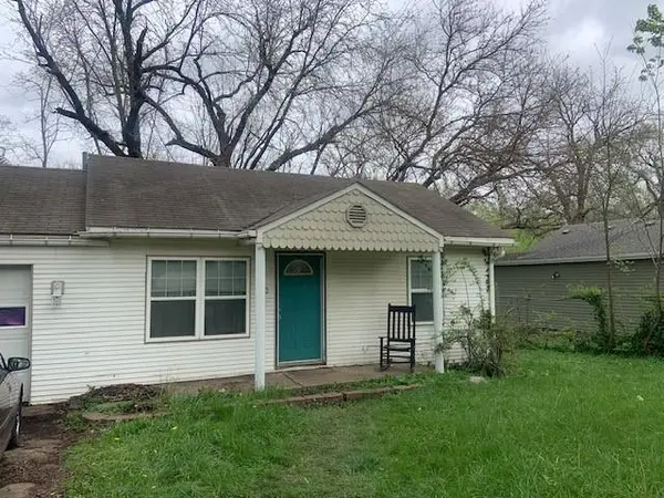 200 W 83rd TER, Kansas City, MO 64114