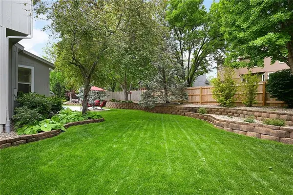 14730 S Hallet ST, Olathe, KS 66062