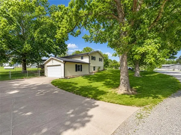130 NE 1271 RD, Knob Noster, MO 65336