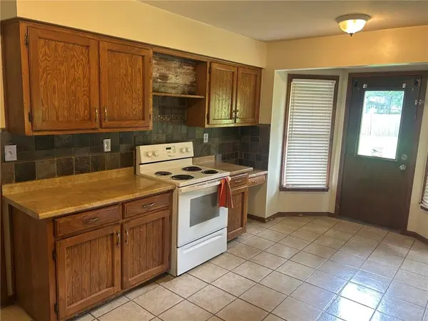 7926 Ditzler AVE, Raytown, MO 64138