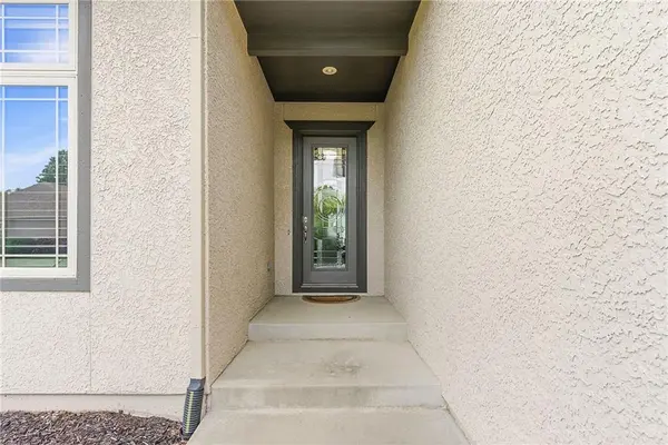13236 Barton ST, Overland Park, KS 66213