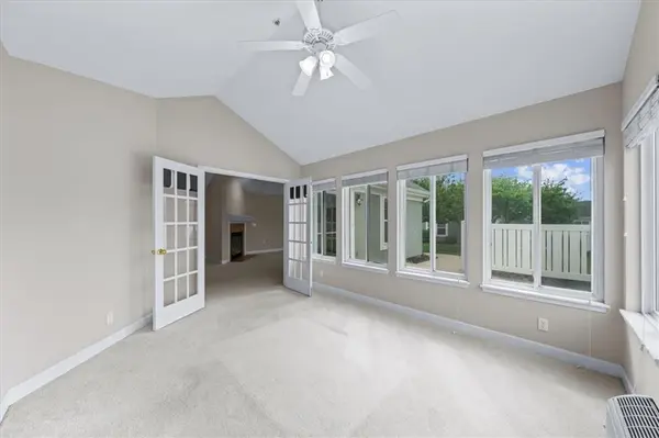 7127 Meadow View ST, Shawnee, KS 66227