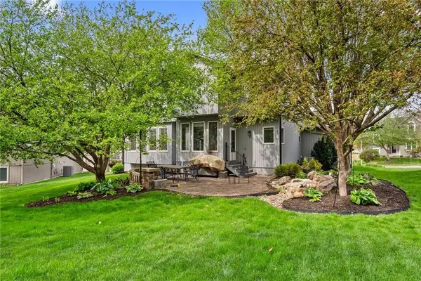 6015 Noreston ST, Shawnee, KS 66218