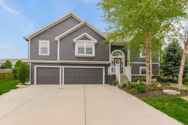 1307 Honeysuckle CT,  Liberty,  MO 64068