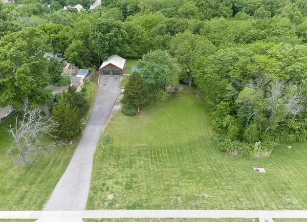 2906 Hutton RD, Kansas City, KS 66109
