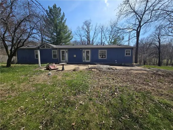 10543 County Road 375 RD, St Joseph, MO 64505