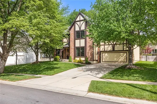 12912 Rosewood ST, Leawood, KS 66209