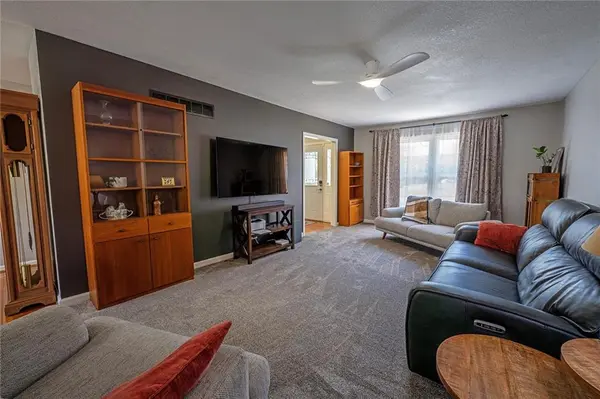 924 Holiday DR, Lawrence, KS 66049