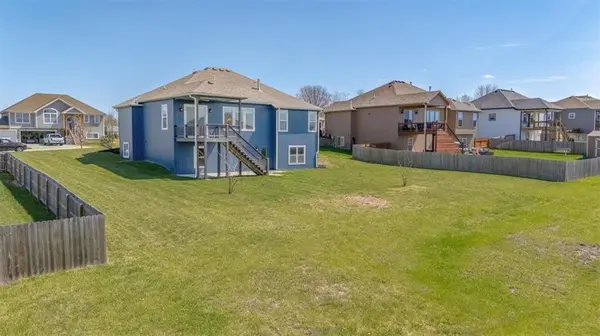 6992 141st ST, Basehor, KS 66007