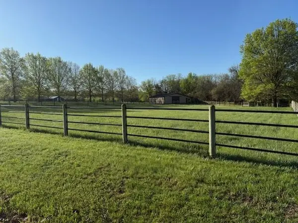 4461 W 188th ST, Stilwell, KS 66085