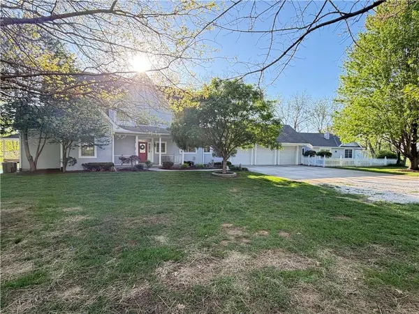 723 S 138th ST, Bonner Springs, KS 66012