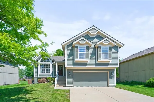 512 E Willow ST, Gardner, KS 66030
