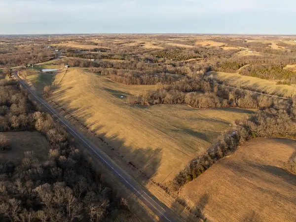 24624 T HWY, Milan, MO 63556