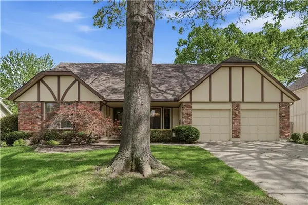 10555 Gillette ST, Lenexa, KS 66215