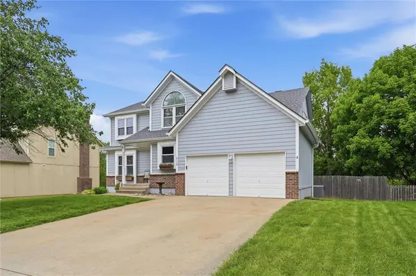 6118 W 157 TER, Overland Park, KS 66223