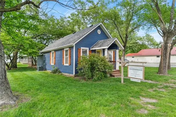 501 W Auberry Grove ST, Jamesport, MO 64648