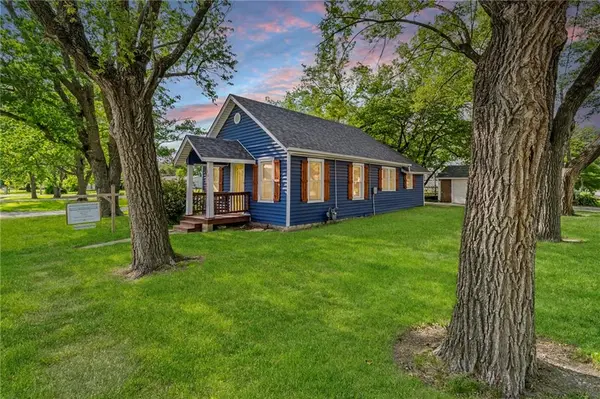501 W Auberry Grove ST, Jamesport, MO 64648
