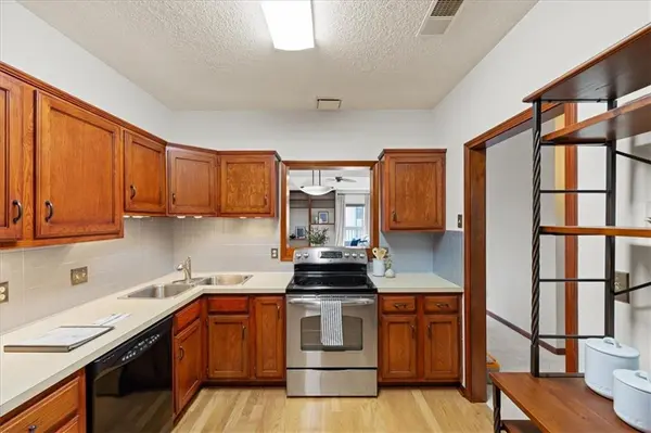 301 E Partridge AVE #K, Independence, MO 64055