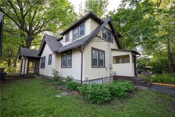 7639 Holmes RD, Kansas City, MO 64131