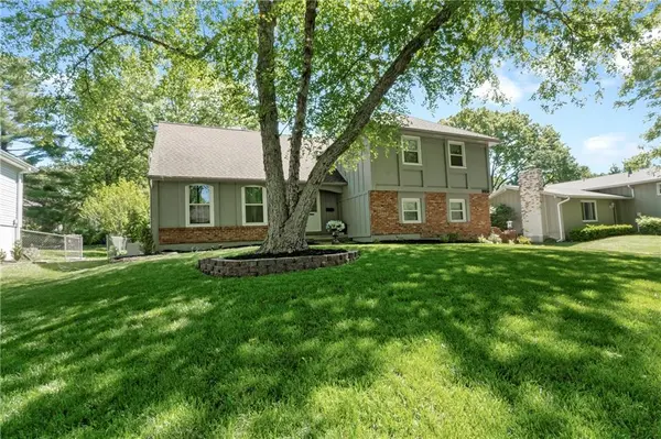 9959 Ballentine ST, Overland Park, KS 66214