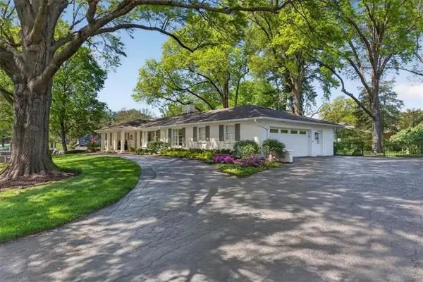 2910 W 66th TER, Mission Hills, KS 66208