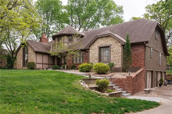 5611 NW Oak Ridge CT, Platte Woods, MO 64151