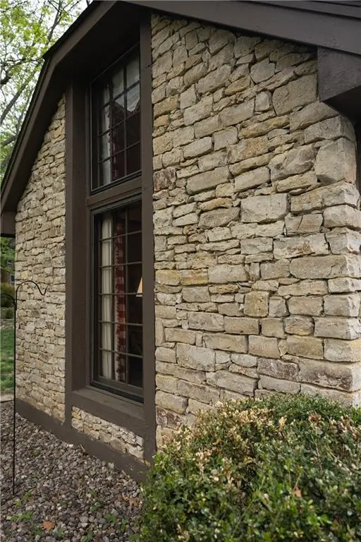 5611 NW Oak Ridge CT, Platte Woods, MO 64151