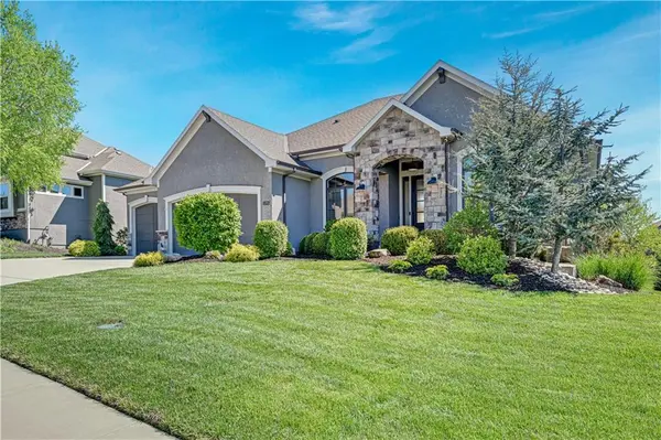 15705 Canterbury ST, Overland Park, KS 66224