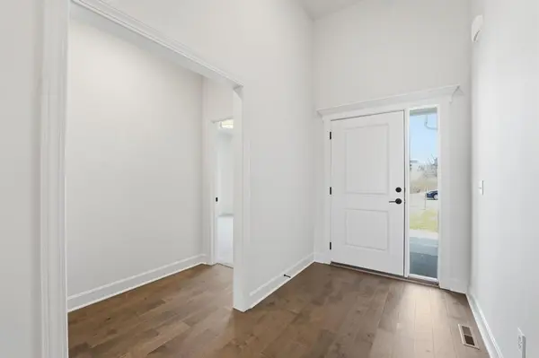10022 N Oakland AVE, Kansas City, MO 64157