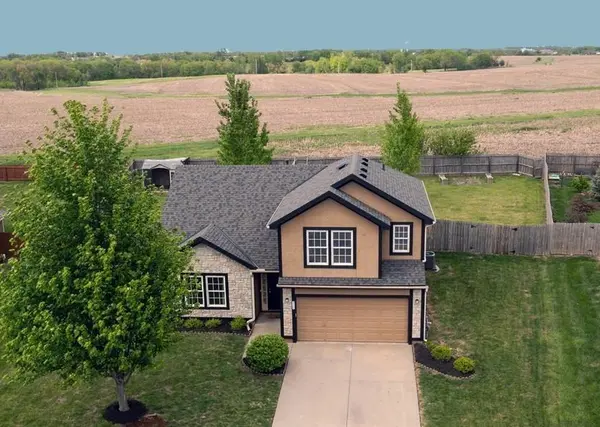 3725 N 152nd CT, Basehor, KS 66007