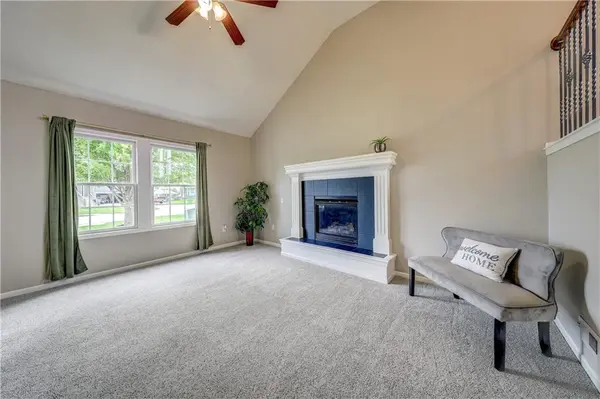 3725 N 152nd CT, Basehor, KS 66007