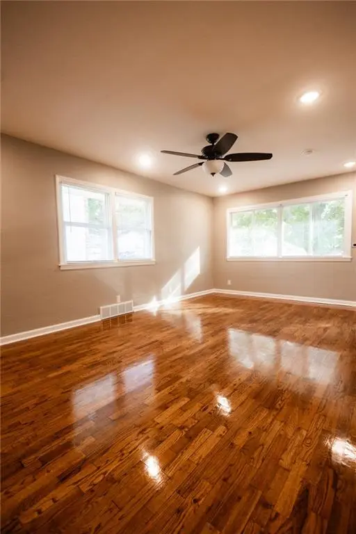 2911 Faraon ST, St Joseph, MO 64501