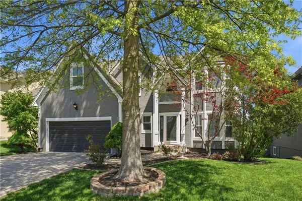 12129 Hardy ST, Overland Park, KS 66213